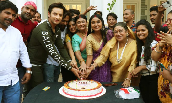Cake cutting and celebrations as Dangal TV’s Mann Sundar hits a century  
