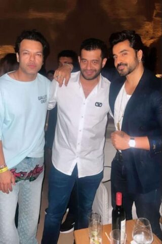 Well known businessman Avi mittal @avimittalofficial celebrated his birthday with family and friends in attendance were Brian Lara , Sangeeta Bijlani , Tanuj Virwani , Neeti goel , Bala Nandgaonkar, Meezaan Jaffri, Taher Shabbir , krissan Barretto and Gautam Gulati with many more at the new hottest spot in the city bastian at the top .