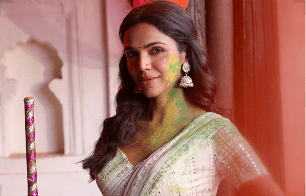 Shriya Pilgaonkar impresses with her vibrant thumkas in her first Bollywood dance number,an ode to Lath Maar Holi in her upcoming film ‘Dry Day’