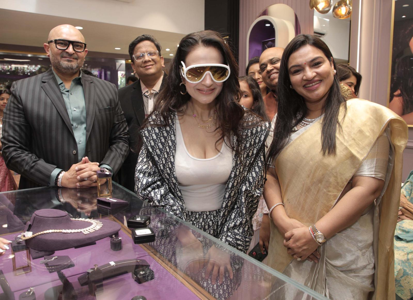 Actress Ameesha Patel inaugurated the first flagship store of Vanior Jewels in Mumbai