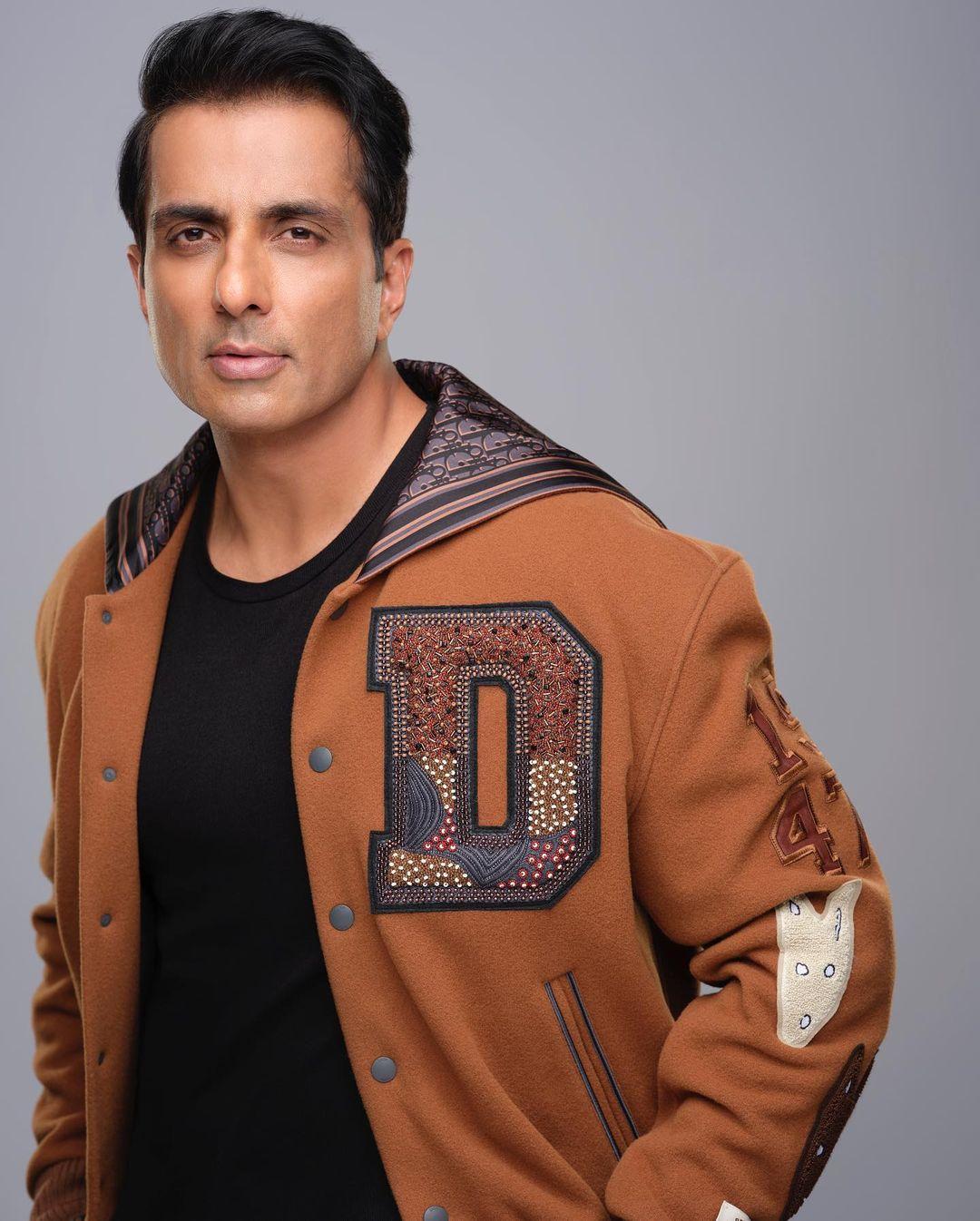 Sonu Sood gets emotional as an anonymous fan leaves a heartfelt note & pays for his dinner