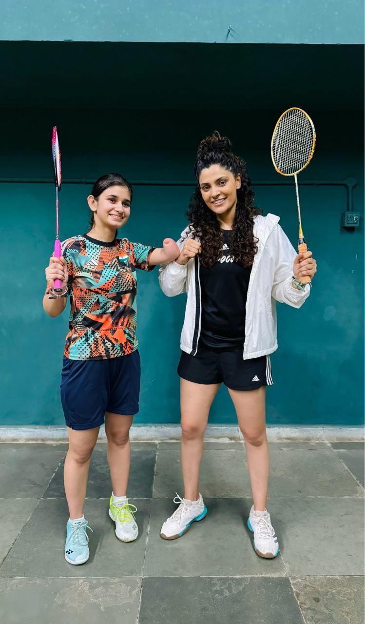 Saiyami Kher bonds over sports and engages in a game with para athletes champion, Palak Kohli