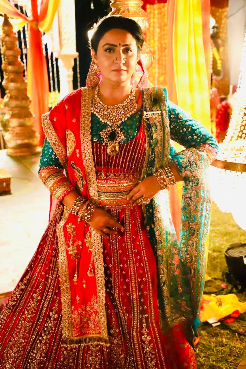 Bhakti Rathod Shines in 40kg Lehenga as Kesar Baa, Embracing the Weight of Character with Grace