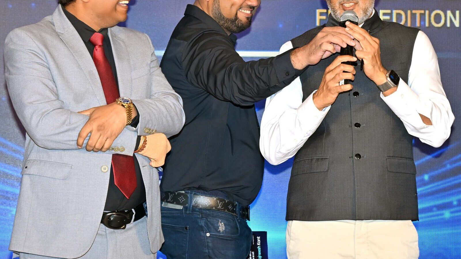 Chetan Bhagat Launches Dr Rajneesh Kant’s Book Chiropractor & Physiotherapist in Mumbai