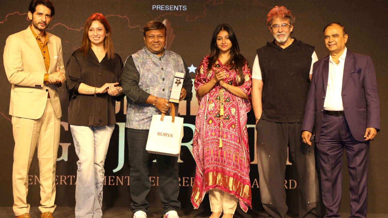 Deepak Tijori, Hiten Tejwani and Bhumi Trivedi Honour Dr. Khoja with Gujarati Bright Award